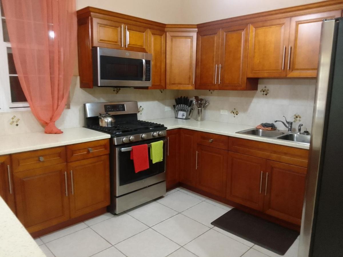 Abigail'S Sunflower Entire 2 Bedroom Apt Wesley Will Exterior photo