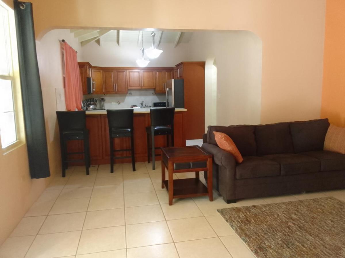 Abigail'S Sunflower Entire 2 Bedroom Apt Wesley Will Exterior photo